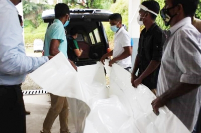 Ekipa ne'ebe preparadu atu hakaoi ema mate ho Covid-19. Foto: Saturnina/Independente.