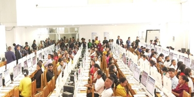Profesór Na’in 13.021 Hahú Ona Tuir Teste Bolsa Kandidata, iha salaun CFP, Matadoru, Dili, (15/03/24). Foto:INDEPENDENTE.
