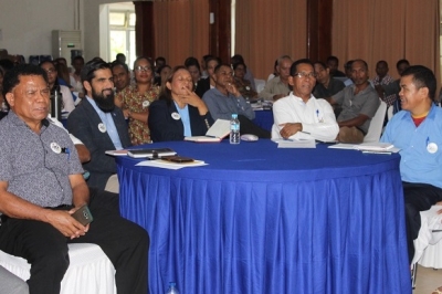 Reprezentante UNICEF iha Timor-Leste Auran Billal Durrani hamutuk ho Ministra Edukasaun Dulce de Jesus Soares, Diretór Nasional Edukasaun Inkluzivu no mós Direjente sira iha Ministeriu Edukasaun, partisipa workshop kona ba Formasaun Jestaun Bazeia ba Rezultadu Ministeriu Edukasaun Nia Ofisial Sira, iha Salaun Delta Nova, Dili, kinta (22/02/24). Foto:INDEPENDENTE. 