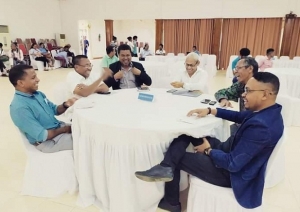 Nain ba media Tempotimor, Jose Antonio Belo konverse malu hela ho nain ba media sira seluk molok halo deklarasaun retira husi konferensia ne&#039;ebe Konsellu Imprensa realiza, tersa (15/9), iha salaun Delta Nova Dili. Foto Esp.