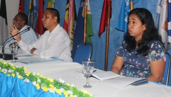 Diretor STAE ho nia staf sira