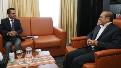 Prezidente Parlamentu Nasional, Anicetu Guterres hasoru malu ho Primeiru Ministru Taur Matan Ruak, iha Palasiu Governu, Segunda (16/01). Foto:Media Gabineti PM.