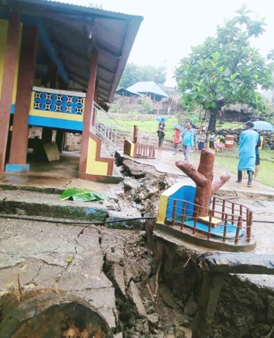 Udan boot ne’ebé provoka inundasaun no rai halai afeita ba area balun iha munisipiu sia. Iha imajen ne’e rai nakfera besik ona komunidade balun nia uma iha Bairo Maligirik, Aldeia Orun, Suku Ogues, Postu Administrativu Maukatar, Munisipiu Kovalima, Tersa (04/07). FOTO: espesial.