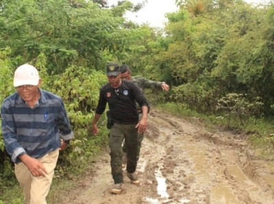 Kondisaun estrada aat halo Impedimentu ba Kandidatu PR Sorteiu 11 halo mini kampana ho Komunidade iha suku leolima Postu Adminitrativu balibo, Munisipiu bobonaru, Sabdu (12/3). Foto Independente.