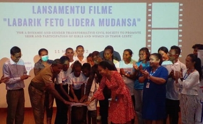 Plan Internasional Timor-Leste lansa filme ho titulu “Labarik Feto Lidera Mudansa”, ne’ebé hatudu labarik feto sira mak sempre hasoru difikuldade oioin iha sira nia moris.Foto:Agustino/INDEPENDENTE.