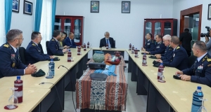Komandante Jeral Guarda Nasionál Repúblicana (GNR), Tenente Jeneral Rui Alberto Ribeiro Veloso, hamutuk ho Embaixador Portugál iha Timor-Leste, Manuela Bairos, no Ministériu Interior (MI) Francisco Guterres, hala&#039;o reuniaun ho Primeiru Ministru (PM) Kay Rala Xanana Gusmão, hodi koalia kona-ba kolobarasaun atu hadi&#039;a di&#039;ak liu tan servisu PNTL iha futuru. Palasiu Governu, Dili, Tersa (25/03/25). Foto:Media GPM.