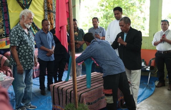 Primeiru-Ministru, Kay Rala Xanana Gusmão asiste povu Bobonaro hala'o ritual no juramentu hadame malu. Foto:Media GPM.