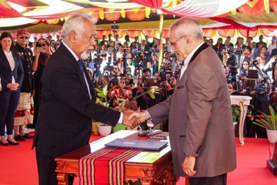 Primeiru Ministru Kay Rala Xanana Gusmao kaer liman ho Prezidente Republika Jose Ramos Horta, iha serimonia pose ba membru IX Governu konstituisional, iha PR, Aitarak Laran, (01/07/23). 