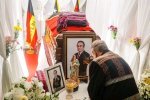 Prezidente Repúblika, José Ramos Horta, presta omenazen ba Eis Prezidente Republika, Francisco Guterres "Lu Olo", iha nia rezidensia Farol, Dili, Tersa (23/06). FOTO: Media PR