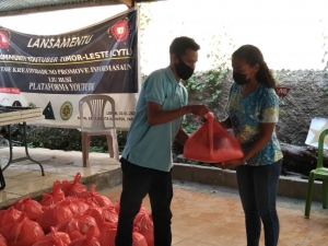 NGO Hadomi Timor apoiu nesesidade bazika ba estudante iha alojamentu sira. Foto:Saturnina da Costa/Independente.