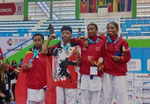 Atleta Karaté-do Timoroan na&#039;in haat oferese medalla ba Timor-Leste. (25/07/25). Foto:INDEPENDENTE/Vascolino 