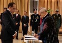 Prezidente Repúblika, José Ramos Horta fó pose ba José Luís Guterres, nu'udar Embaixadór Foun Estraordináriu no Plenipotensiáriu Repúblika Demokratika Timor-Leste nian ba Estadus Unidus Amérika (EUA). Foto:Media PR.