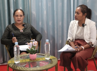 Prezidente Konsellu Diretora Rede Feto Timor-Leste Zelia Fernandes hamutuk ho Xefe Gabineti Diretór Jeral-CNE Virginia Mesquita da Costa Sai Orador iha TalkShow ne&#039;ebe realiza iha Studio INDEPENDENTE, Hudi Laran, Dili, (13/07). Foto:INDEPENDENTE/Nuno.