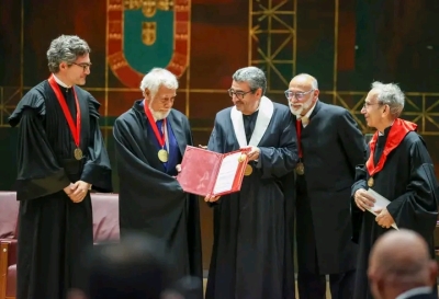 Primeiru-Ministru Timor-Leste, Kay Rala Xanana Gusmão, simu “Prémiu Professór Doutór Jorge Miranda-Konstituisaun no Direitus Umanus”. FOTO: Media G-PM
