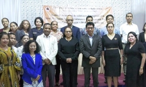 Hafoin hala’o konsultasaun ba avaliasaun komprensivu nivel nasional ba implementasaun peqin Timor-Leste nian, partisipantes sira foto hamutuk ho Direjente sira iha SEI, no Sekretáriu Estadu Komunikasaun Sosial, iha Salaun Delta Nova, (12/04/24). FOTO:INDEPENDENTE.