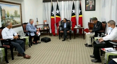 Prezidente Empreza Global Industriál Group, Michael Francis ho ekipa hasoru malu ho Primeiru Ministru Taur Matan Ruak, iha Rezidensia Ofisiál Faról-Dili, kuarta (31/08). Foto:Media Gab, PM.