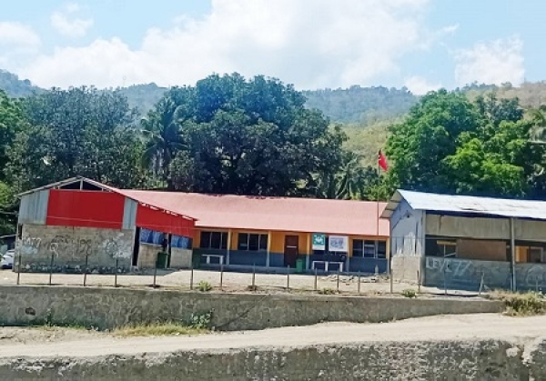 Kondisaun eskola Ensinu Baziku Filial Mota Ulun, Suku Lahane Osidental, Postu Administrativu Na’i Feto, Munisipiu Dili, ne’ebé laiha moru protesaun no sala aula balun hahú dodok ona hodi difikulta prosesu aprendizajen, Segunda (20/10). FOTO: INDEPENDENTE/Vascolino Germano